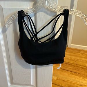 Que Black Strappy Sports Bralette